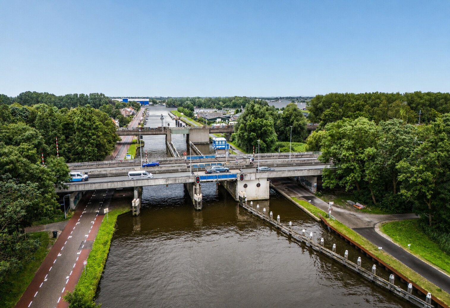 Luchtfoto van de Kaagbrug en de A44 voor het project emissieloos onderhoud