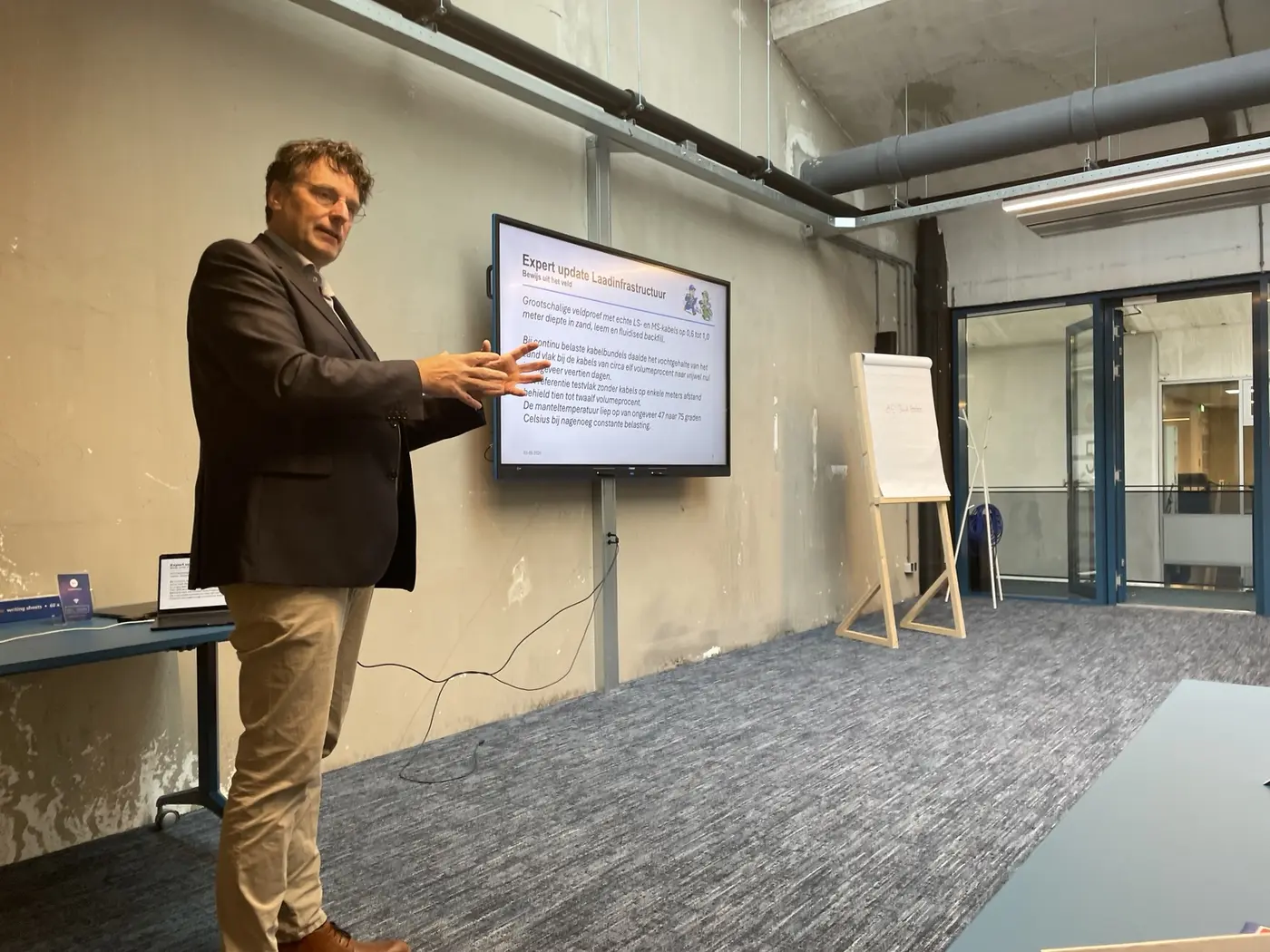 Paul Borghouts licht tijdens de Expert Update de invloed van langdurige droogte op ondergrondse kabels toe.